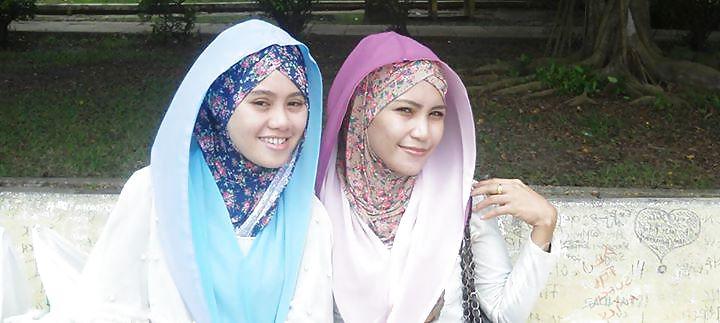 25P HORNY LADY IN HIJAB