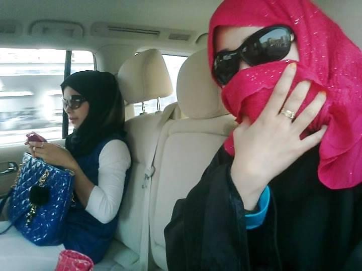 25P HORNY LADY IN HIJAB