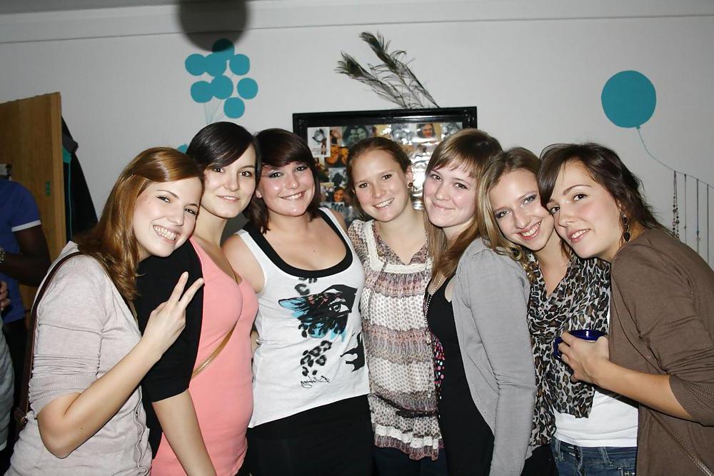 25P Girls next door - non nude