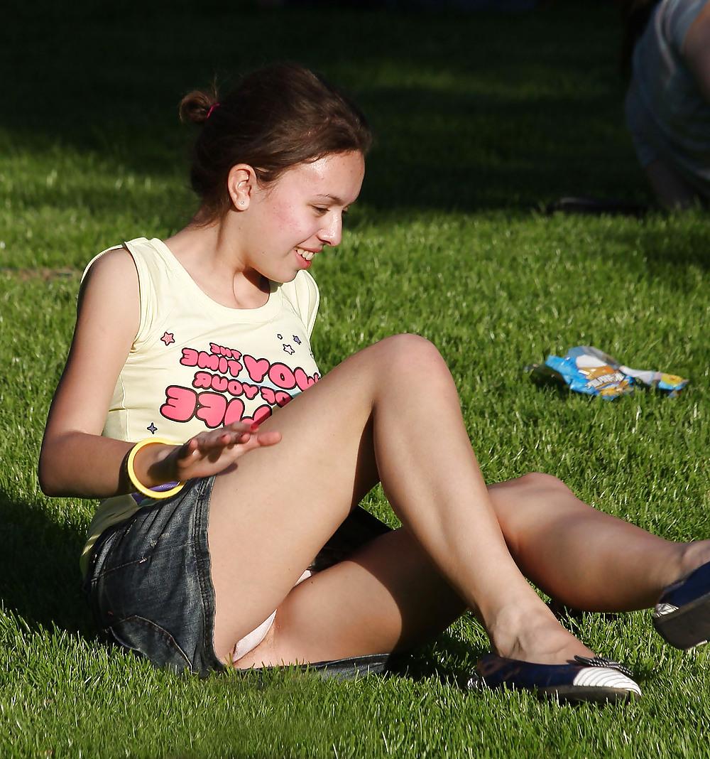 24P Hairy Upskirt