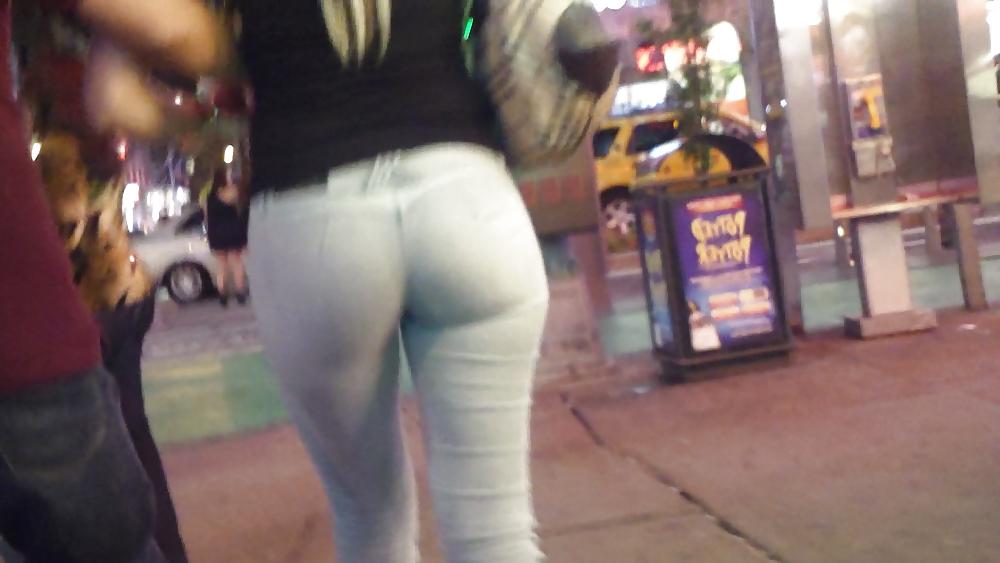 25P Everybody loves girls butt & ass up close and tight
