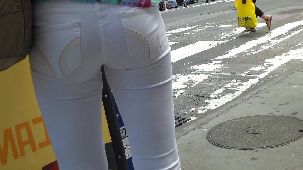 25P Everybody loves girls butt & ass up close and tight