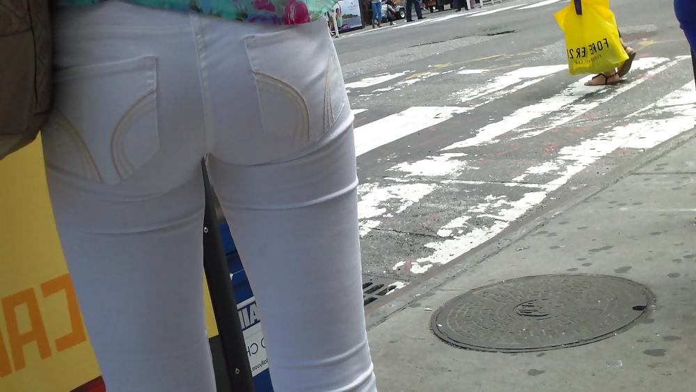 25P Everybody loves girls butt & ass up close and tight
