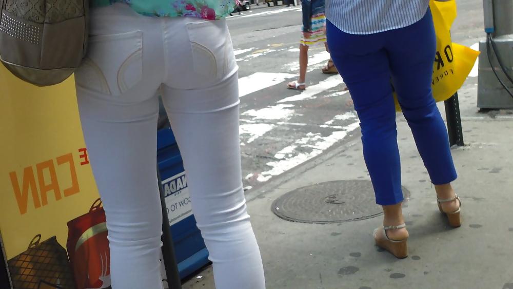 25P Everybody loves girls butt & ass up close and tight