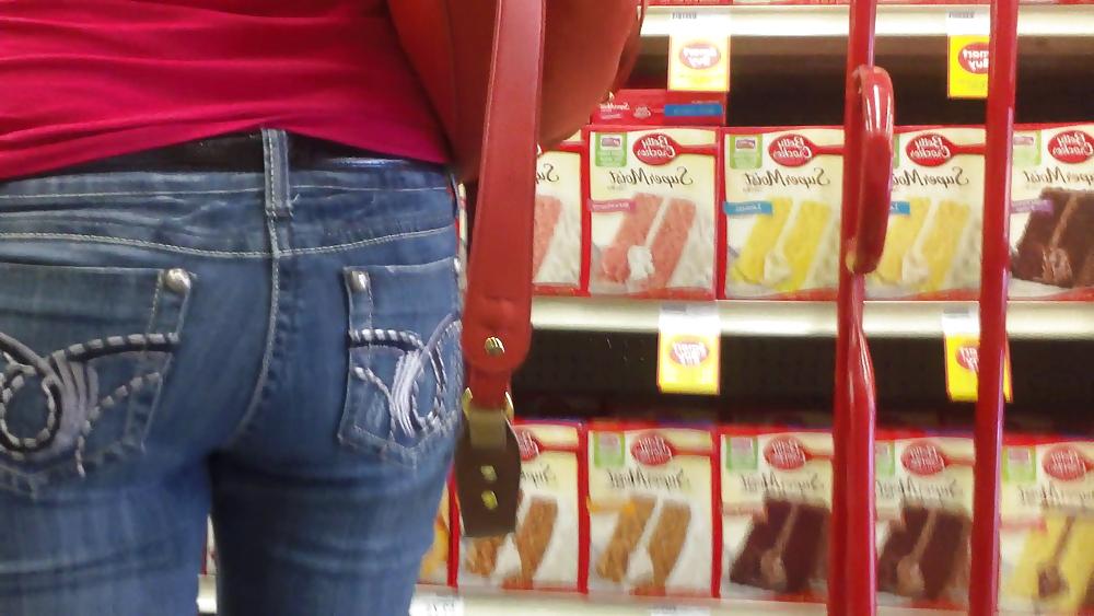 25P Everybody loves girls butt & ass up close and tight