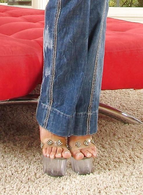 25P High heel thongs
