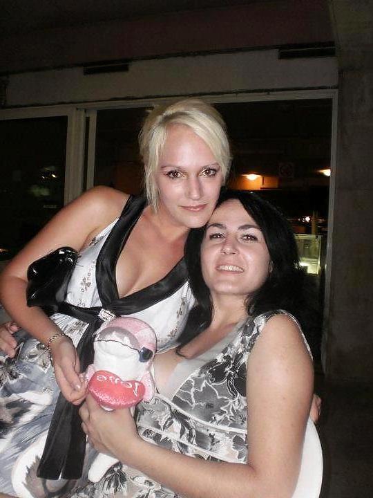 20P Amateur girls non nude