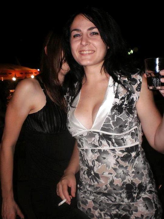 20P Amateur girls non nude