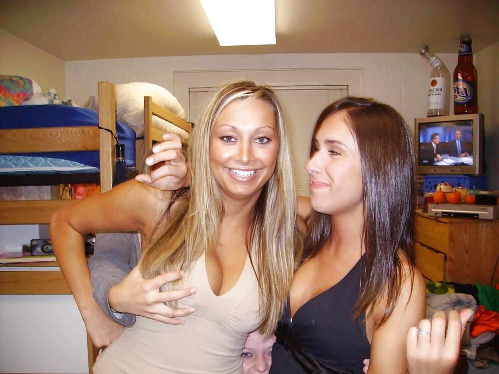 20P Amateur girls non nude