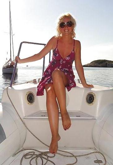 20P Amateur girls non nude