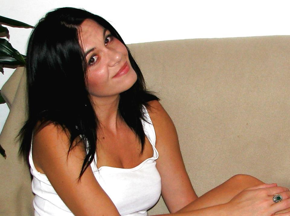 20P Amateur girls non nude