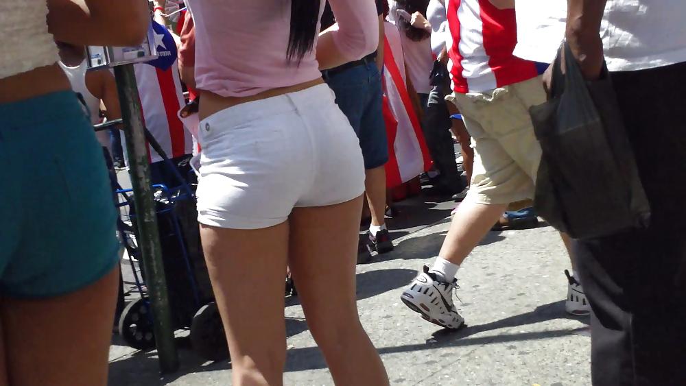 25P Her hot butt & ass in shorts