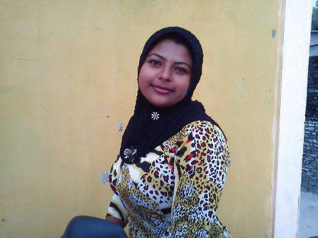 6P Maldvian hijab girl 1 (non -nude)