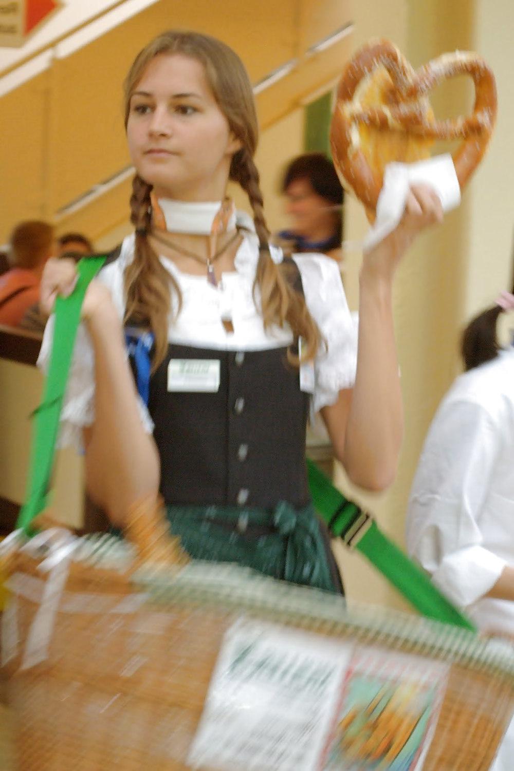 25P Dirndl Girls 