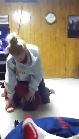 16P Voyeur Wrestle Mamani Scissor Squeeze