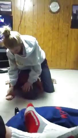 16P Voyeur Wrestle Mamani Scissor Squeeze
