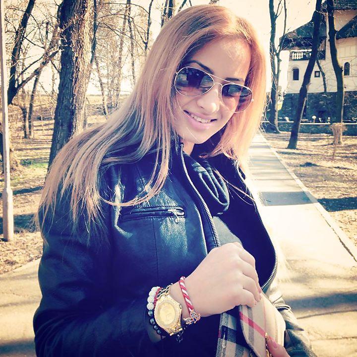 25P Romanian girl: Daina