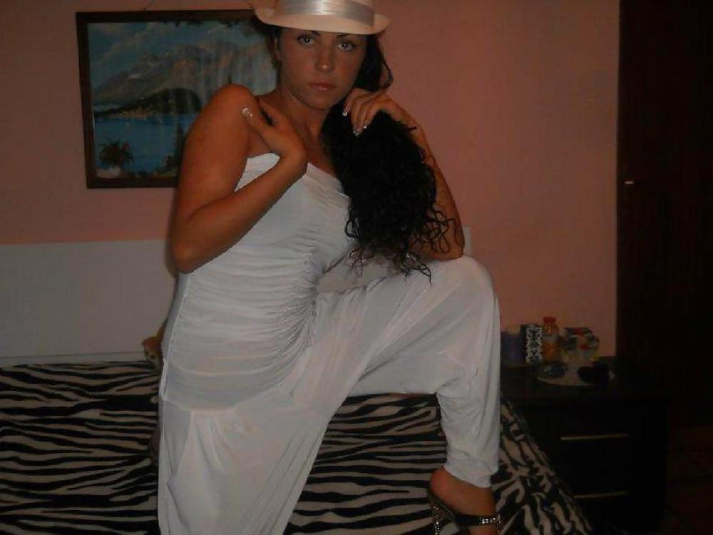 25P Romanian girl: Andreea