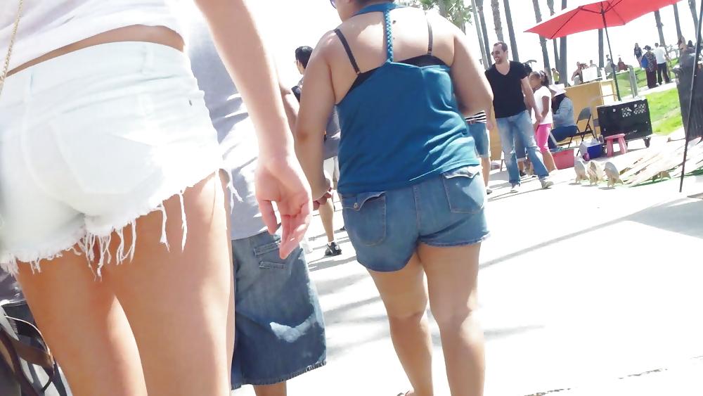 21P Girl in skate butt & ass in shorts