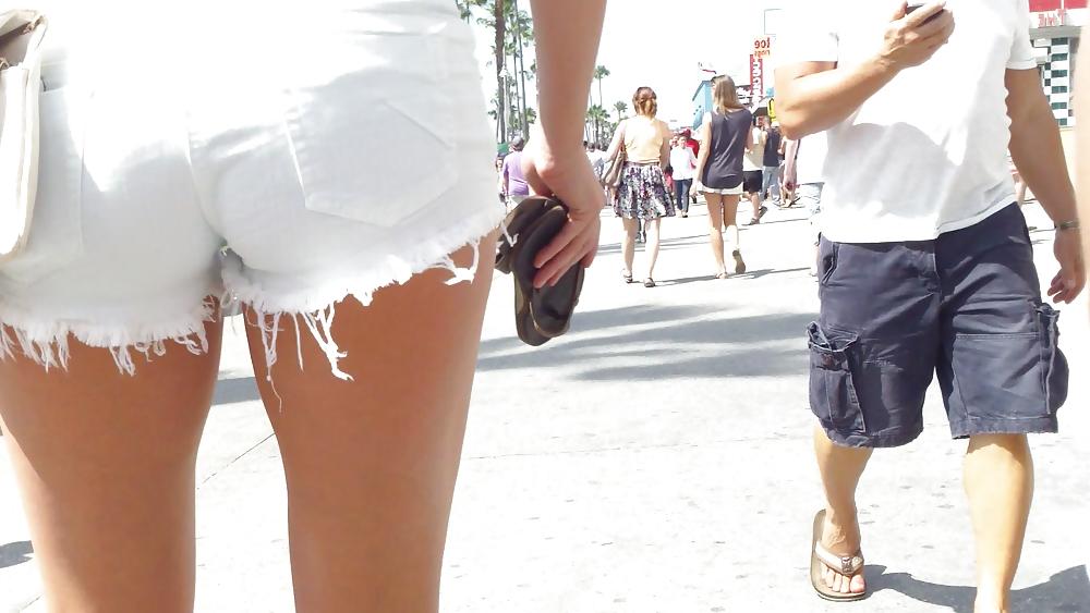 21P Girl in skate butt & ass in shorts