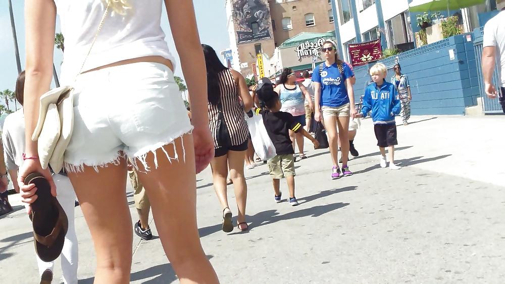 21P Girl in skate butt & ass in shorts