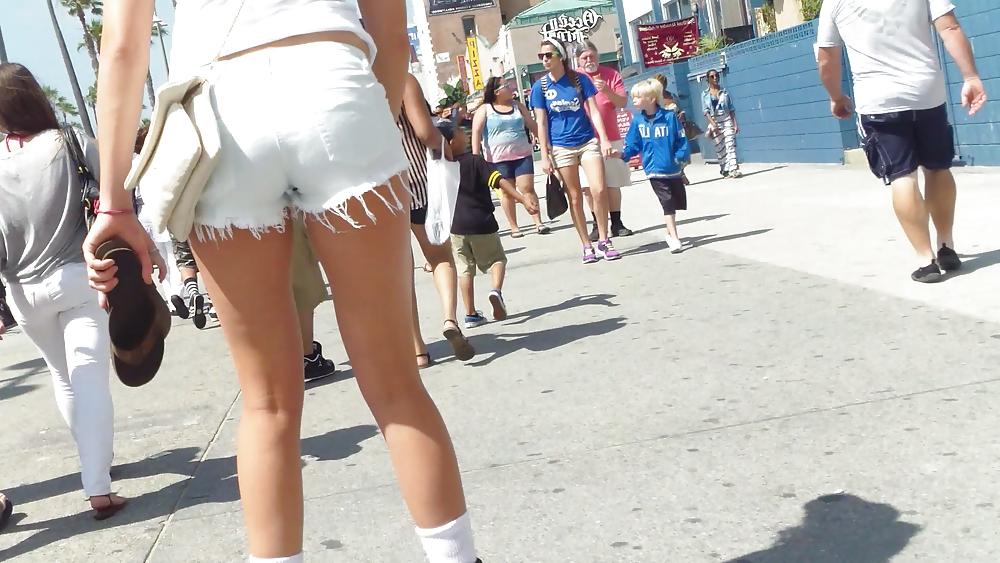 21P Girl in skate butt & ass in shorts