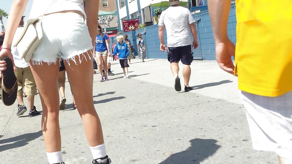 21P Girl in skate butt & ass in shorts