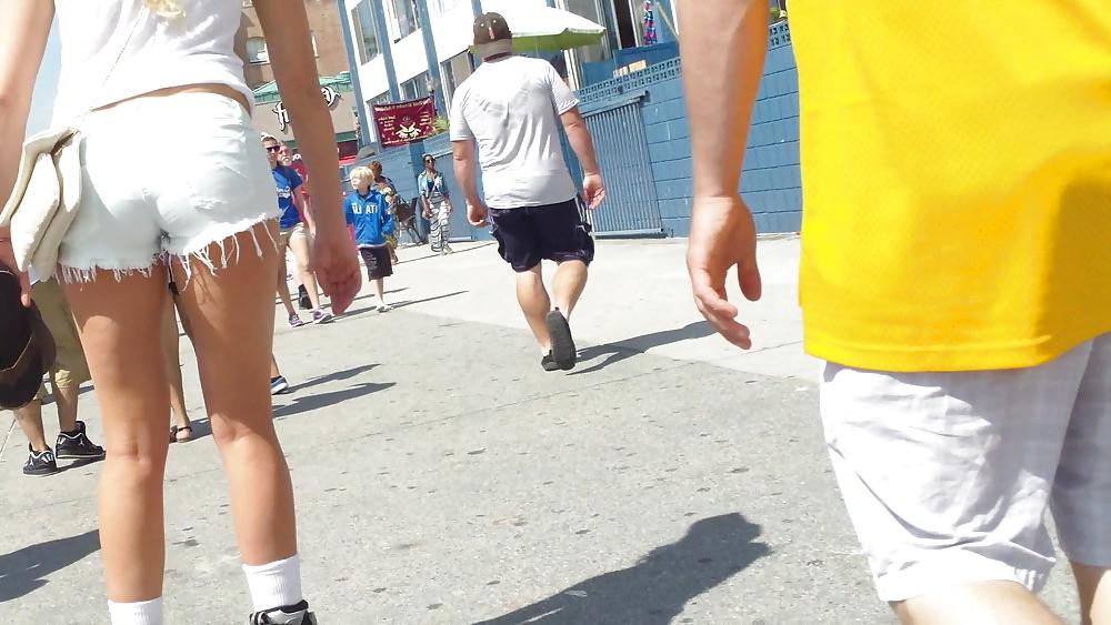 21P Girl in skate butt & ass in shorts