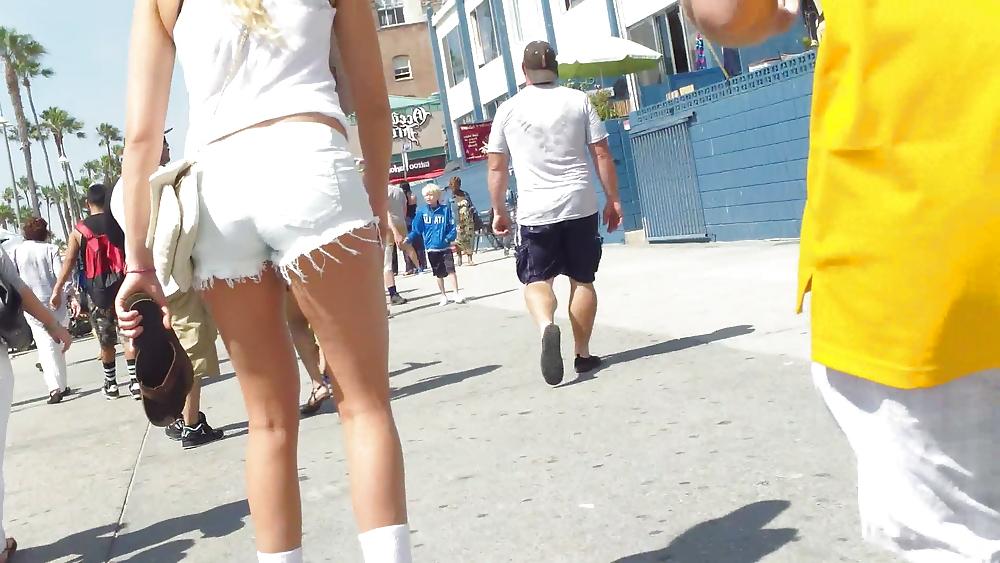 21P Girl in skate butt & ass in shorts