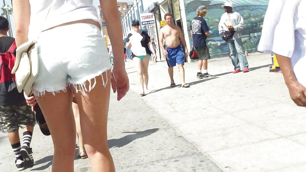 21P Girl in skate butt & ass in shorts