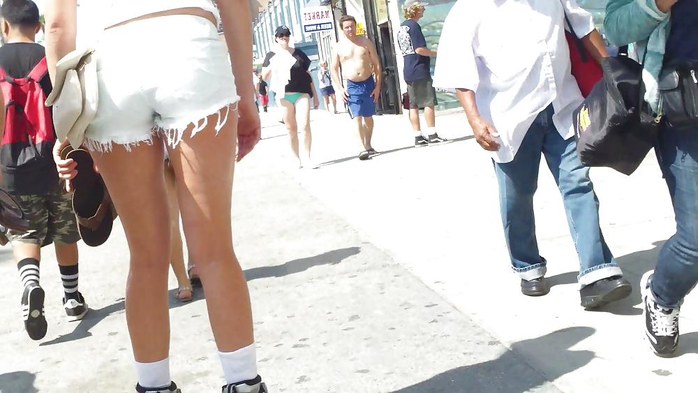 21P Girl in skate butt & ass in shorts