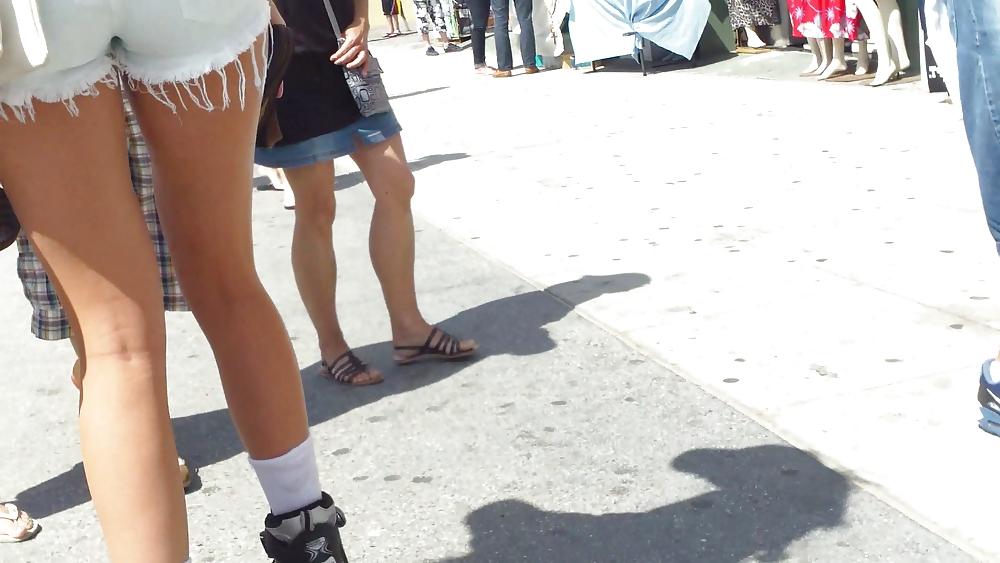 21P Girl in skate butt & ass in shorts