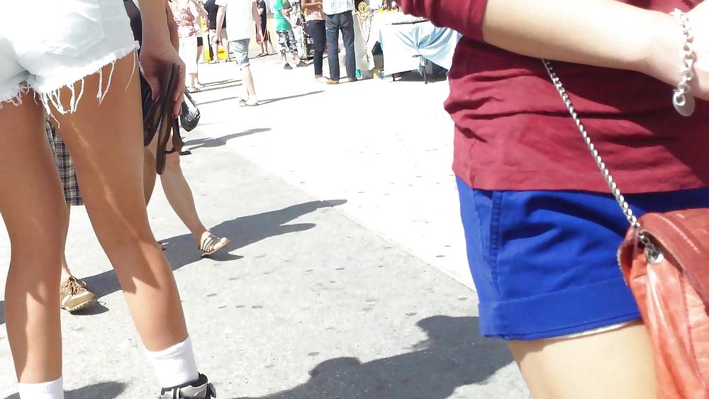 21P Girl in skate butt & ass in shorts