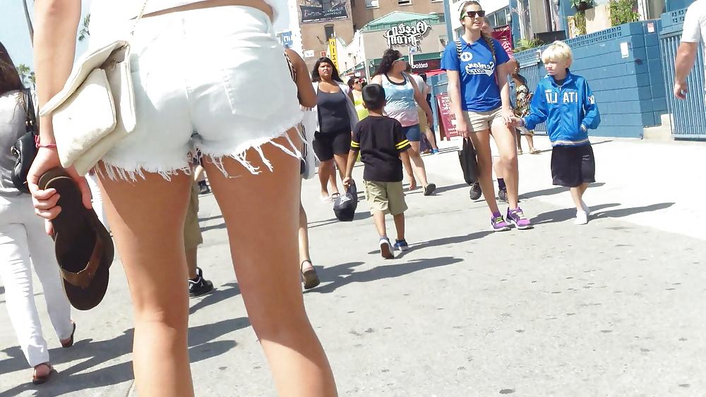 21P Girl in skate butt & ass in shorts