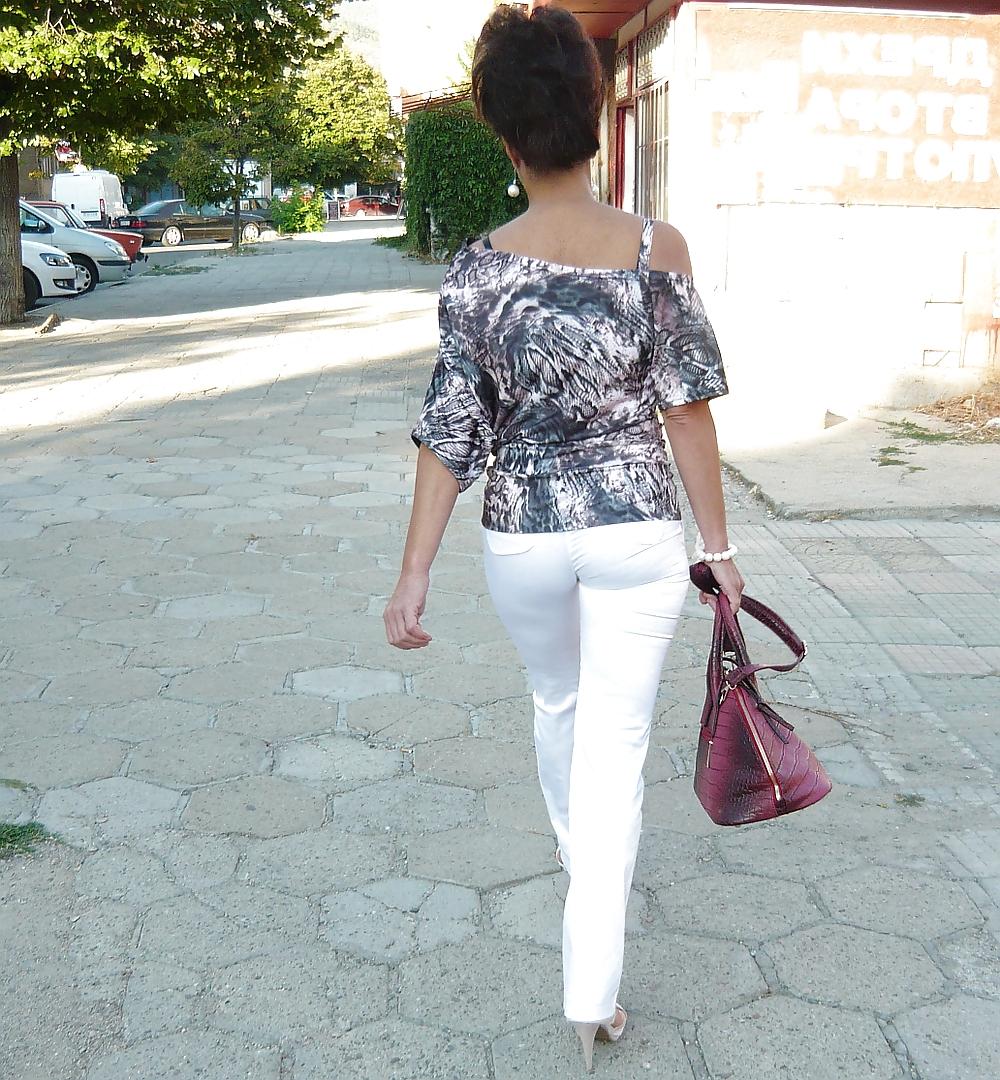 11P Wonderful bubble butt from Bulgaria on the street
