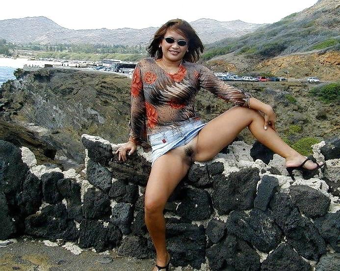 24P Les Salopes (Upskirt)
