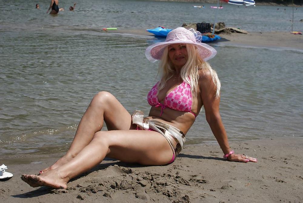 25P Sexy Grandma