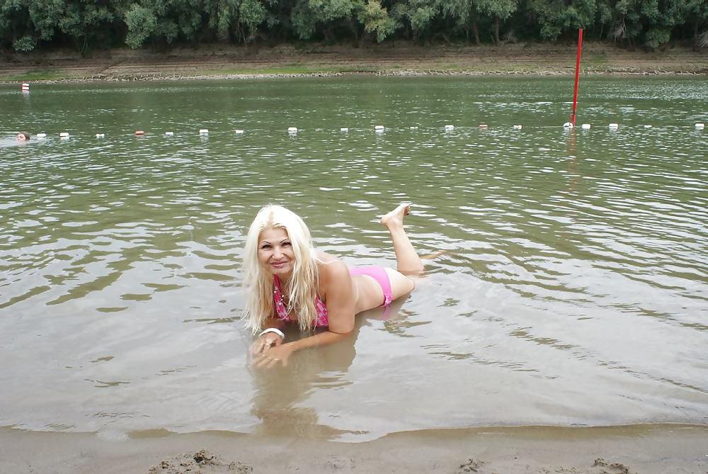 25P Sexy Grandma