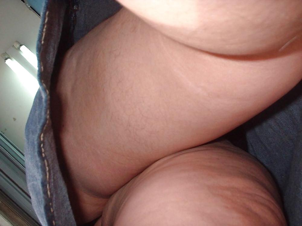 17P Gabrielle hairy legs in upskirt