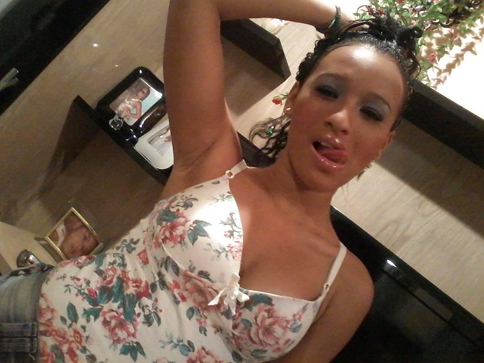 25P Brazilian girl: elena