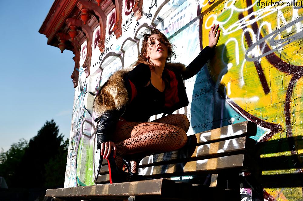 4P 2 hookers fighting girls in fur & louboutin high heels,
