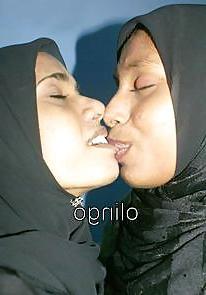 5P Maldivan Hijab Lesbain Girl (non-nude) (tudung)