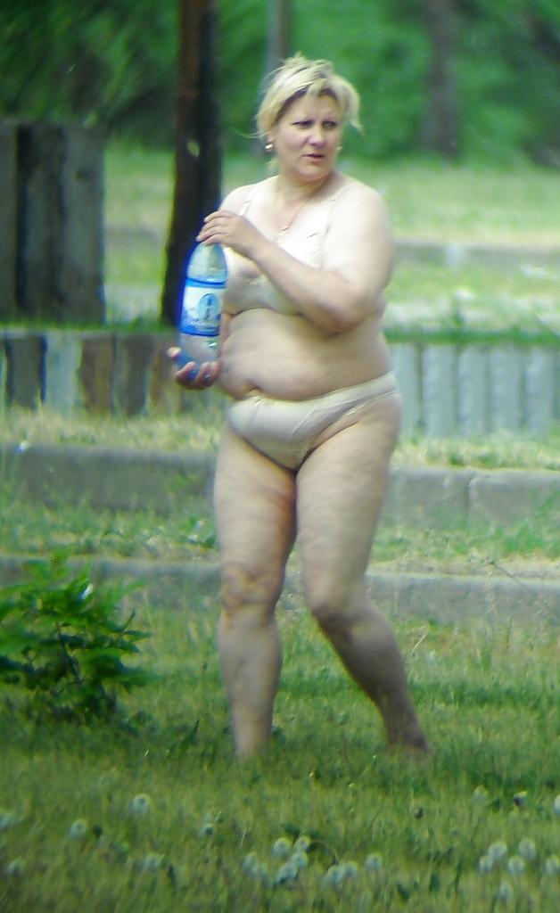 10P Gordas in the street - bbw