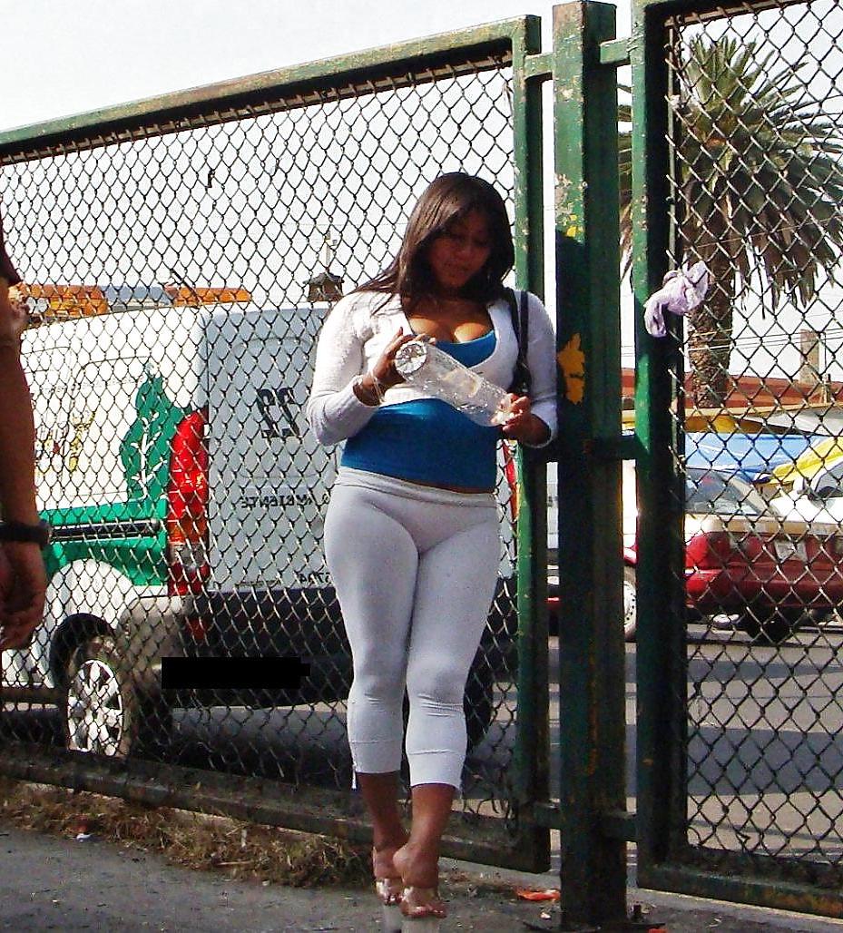 10P Gordas in the street - bbw