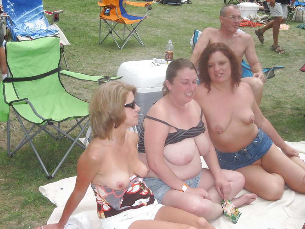 10P Gordas in the street - bbw