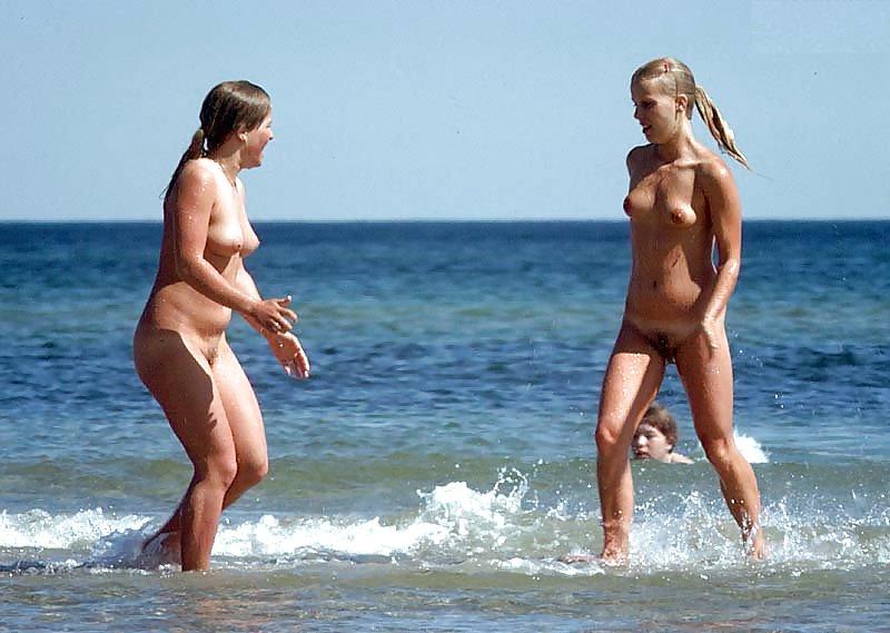 22P Mother & not her daughter nude