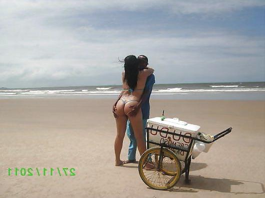 24P Mais esposas gostosas na praia