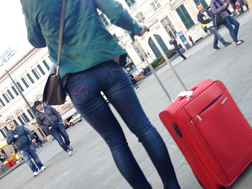 25P Voyeur Italy