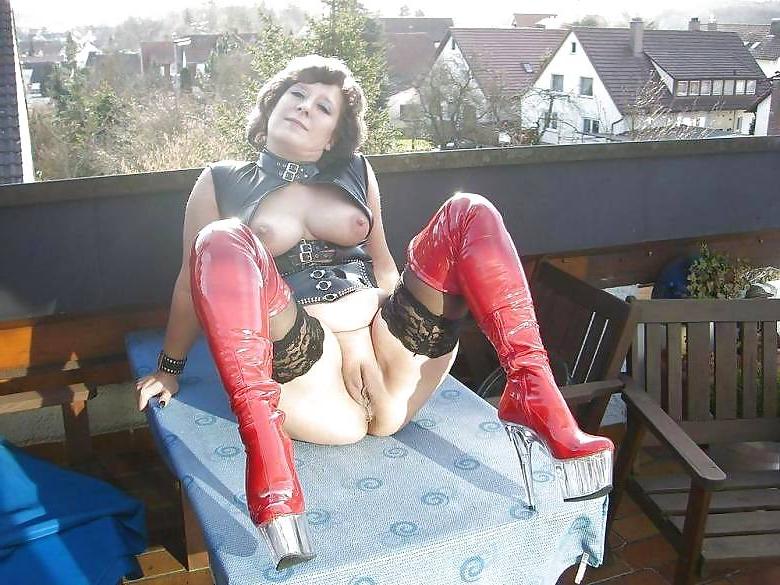 20P Hot Latex Lady