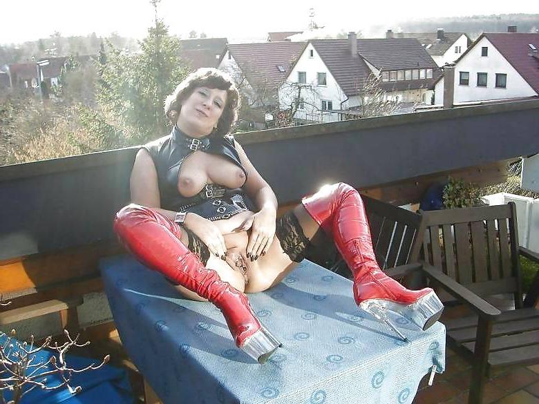 20P Hot Latex Lady